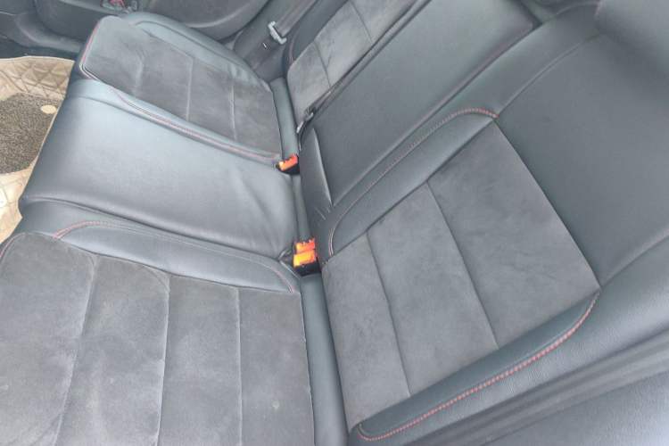 Used Volkswagen Golf 2011 1.4 TSI Comfort Travel Edition Left Rear Seat