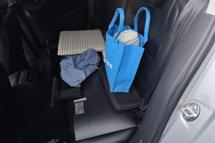 Used Volkswagen Golf 2011 1.6 Manual Comfort Model Left Rear Seat