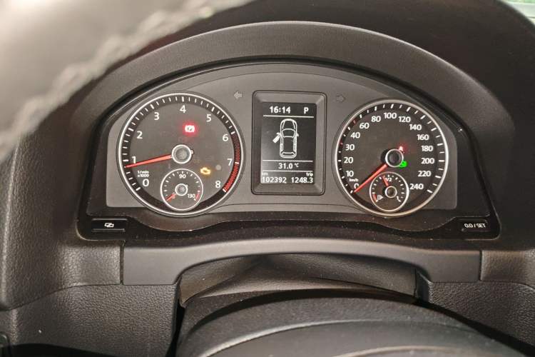 Used Volkswagen Golf 2011 1.4TSI Cross Golf Odometer Close Up