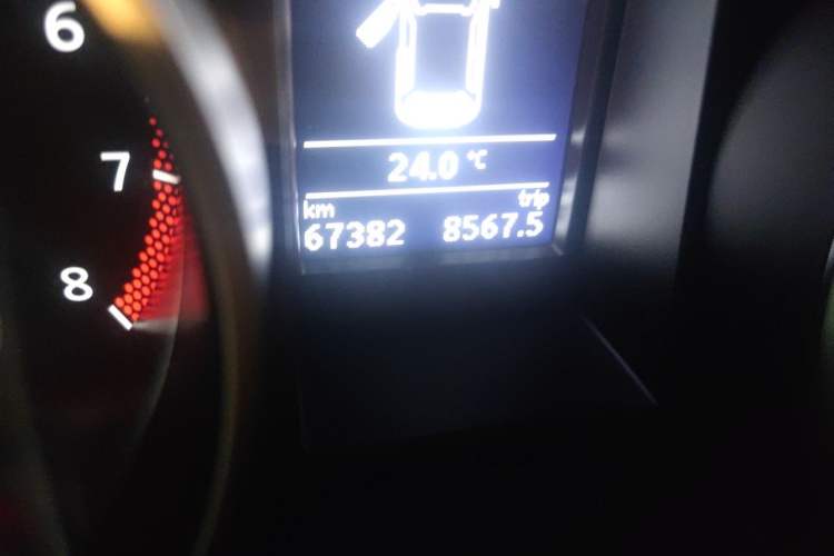 Used Volkswagen Golf 2011 1.4 TSI Luxury Touring Edition Odometer Close Up