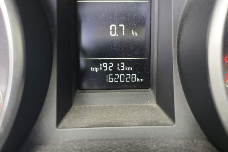 Used Volkswagen Golf 2011 1.4 TSI Automatic Comfort Model Odometer Close Up