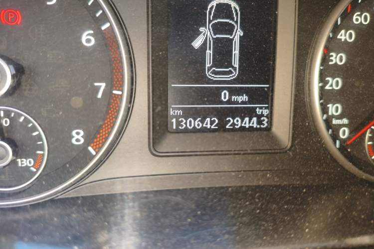 Used Volkswagen Golf 2011 1.4TSI Cross Golf Odometer Close Up