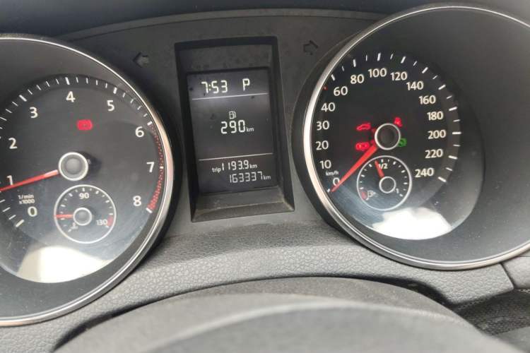 Used Volkswagen Golf 2011 1.6L Automatic Comfort Model Odometer Close Up