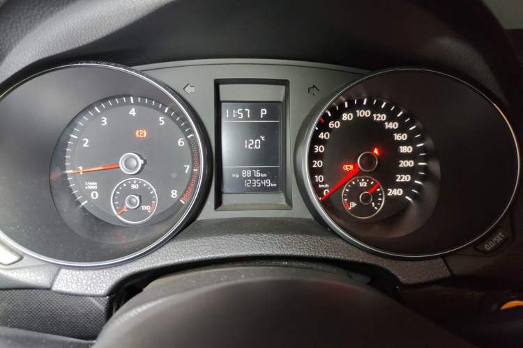 Used Volkswagen Golf 2011 1.6L Automatic Comfort Model Odometer Close Up
