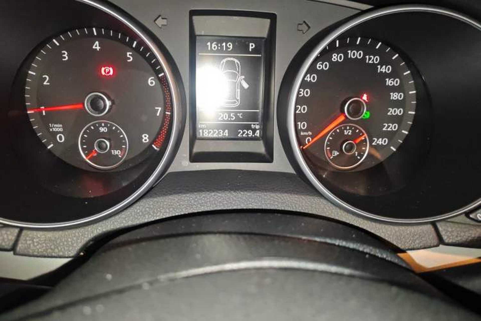 Used Volkswagen Golf 2011 1.4 TSI Luxury Touring Edition Odometer Close Up