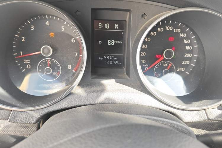 Used Volkswagen Golf 2011 1.6L Automatic Comfort Model Odometer Close Up