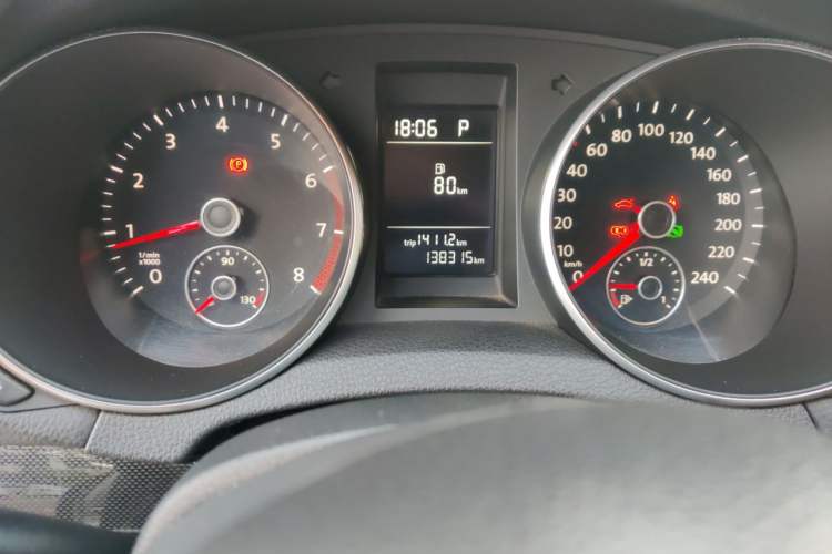 Used Volkswagen Golf 2011 1.4 TSI Automatic Comfort Model Odometer Close Up