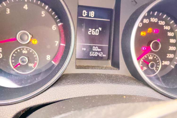 Used Volkswagen Golf 2011 1.4 TSI Manual Comfort Edition Odometer Close Up