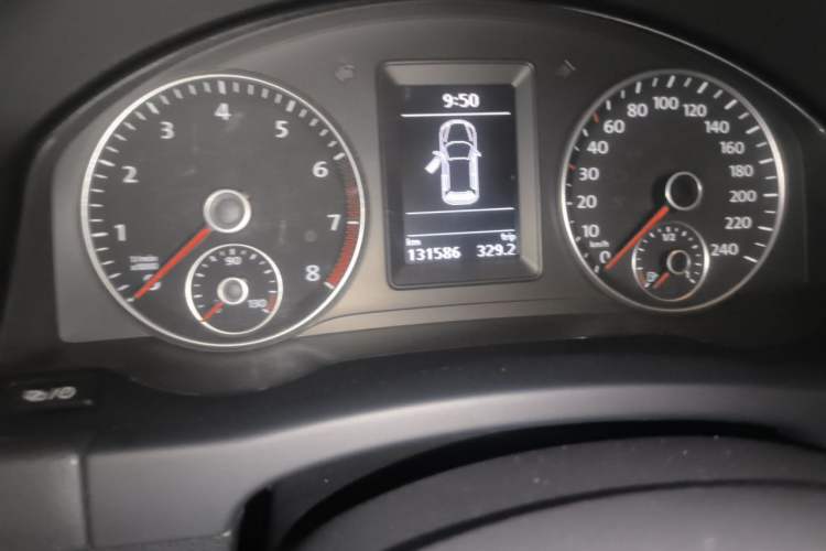 Used Volkswagen Golf 2011 1.4TSI Cross Golf Odometer Close Up
