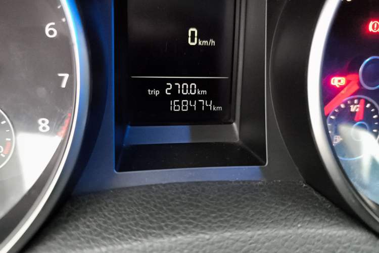 Used Volkswagen Golf 2011 1.6 Manual Comfort Model Odometer Close Up