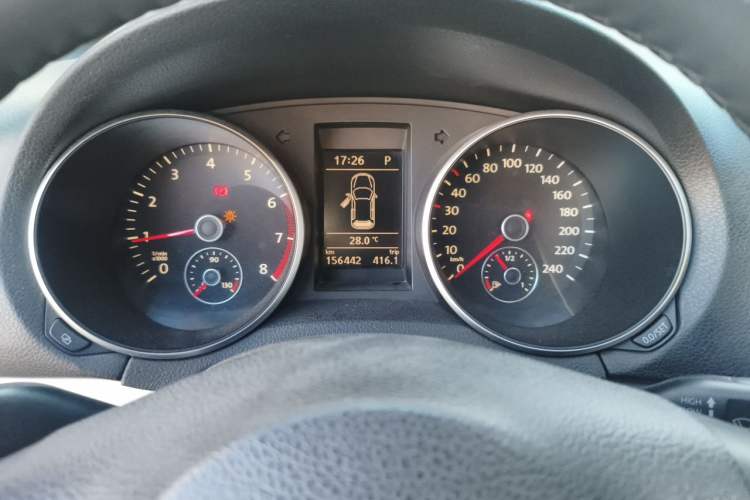 Used Volkswagen Golf 2011 1.4 TSI Comfort Travel Edition Odometer Close Up