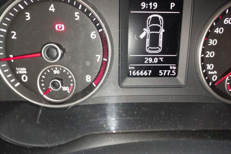 Used Volkswagen Golf 2011 1.4TSI Cross Golf Odometer Close Up