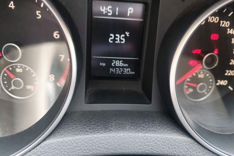 Used Volkswagen Golf 2011 1.6L Automatic Comfort Model Odometer Close Up