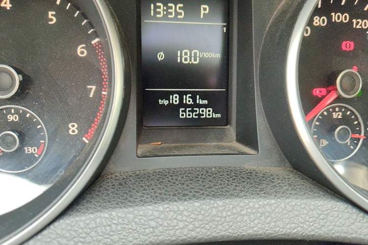 Used Volkswagen Golf 2011 1.6L Automatic Comfort Model Odometer Close Up