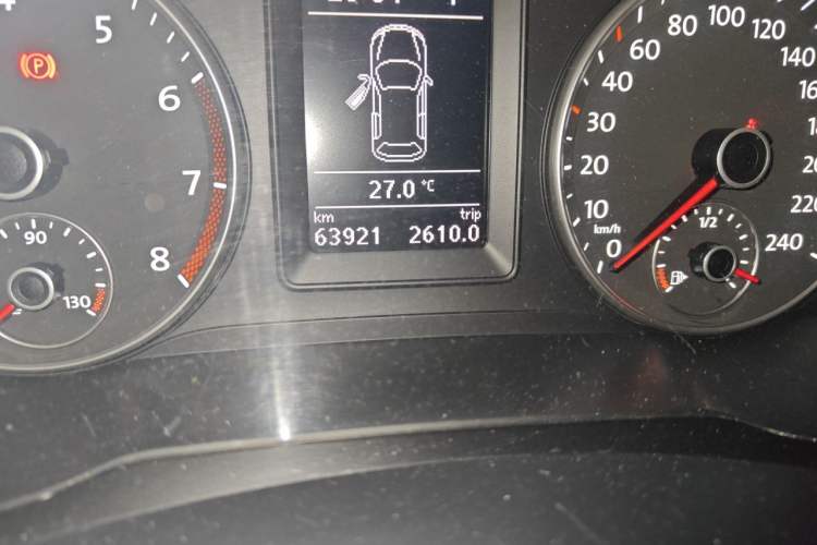 Used Volkswagen Golf 2011 1.4TSI Cross Golf Odometer Close Up