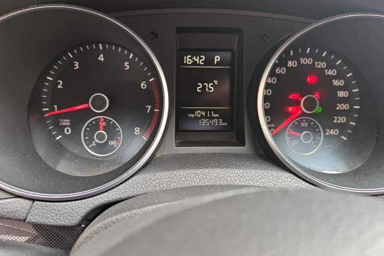 Used Volkswagen Golf 2011 1.6L Automatic Comfort Model Odometer Close Up