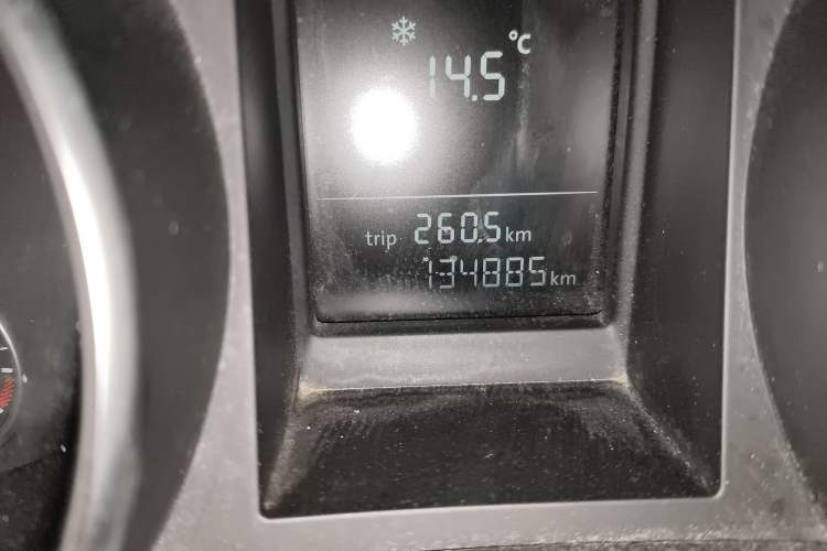 Used Volkswagen Golf 2011 1.4 TSI Automatic Comfort Model Odometer Close Up