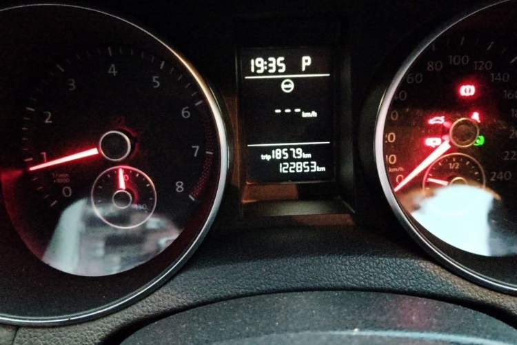 Used Volkswagen Golf 2011 1.6L Automatic Comfort Model Odometer Close Up