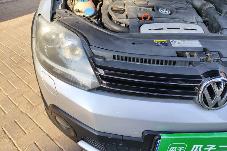 Used Volkswagen Golf 2011 1.4TSI Cross Golf Right Front Headlight