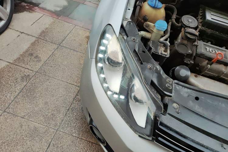 Used Volkswagen Golf 2011 1.6 Manual Comfort Model Right Front Headlight