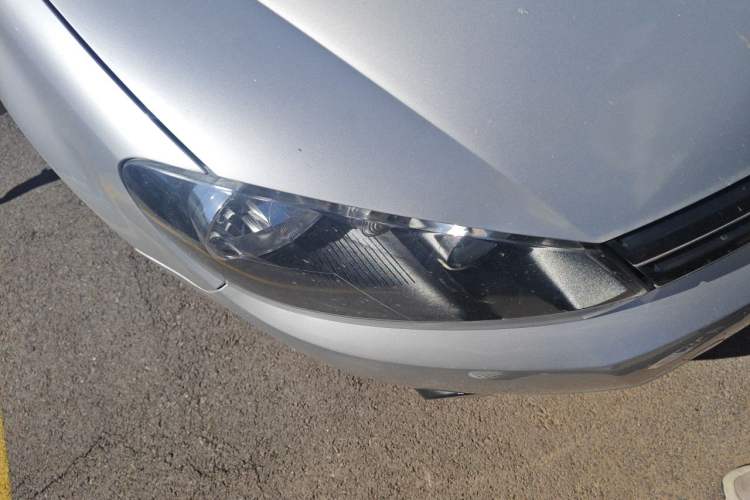 Used Volkswagen Golf 2011 1.6L Automatic Comfort Model Right Front Headlight