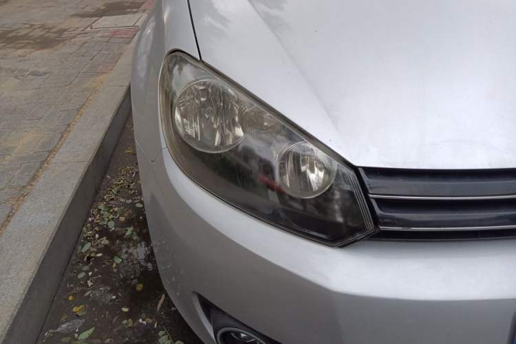 Used Volkswagen Golf 2011 1.6L Automatic Comfort Model Right Front Headlight