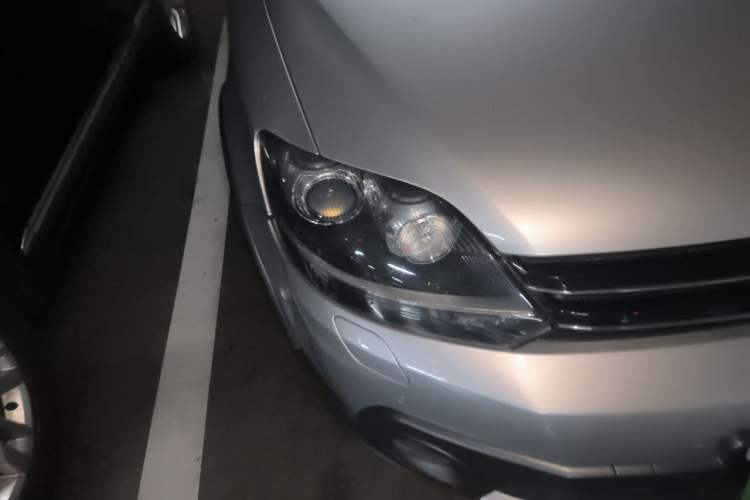 Used Volkswagen Golf 2011 1.4TSI Cross Golf Right Front Headlight