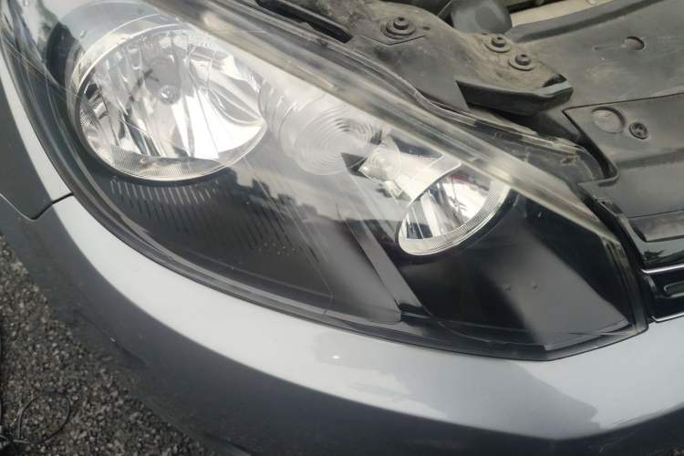 Used Volkswagen Golf 2011 1.6L Automatic Comfort Model Right Front Headlight