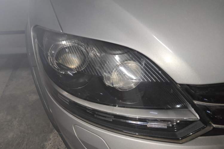 Used Volkswagen Golf 2011 1.4TSI Cross Golf Right Front Headlight