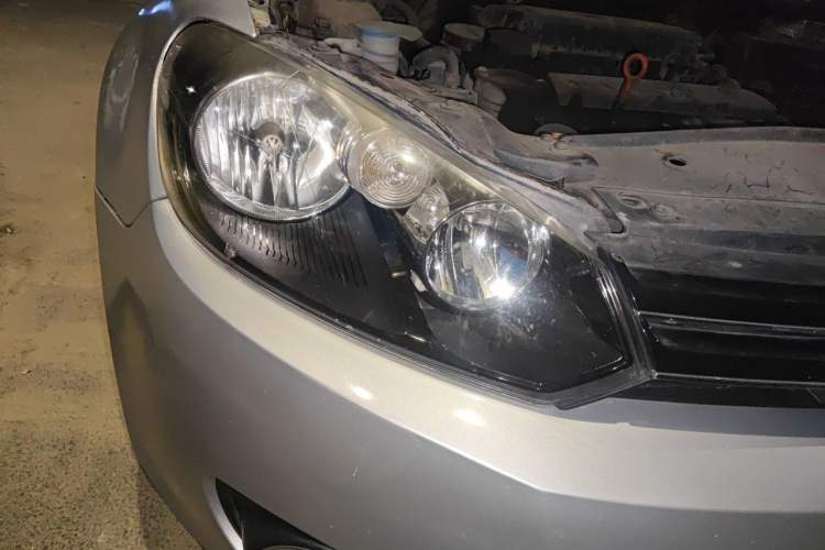 Used Volkswagen Golf 2011 1.6L Automatic Comfort Model Right Front Headlight