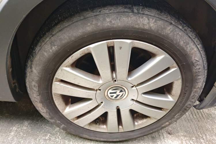 Used Volkswagen Golf 2011 1.4TSI Cross Golf Right Front Wheel Hub