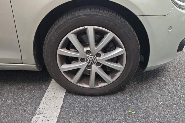 Used Volkswagen Golf 2011 1.4 TSI Luxury Touring Edition Right Front Wheel Hub
