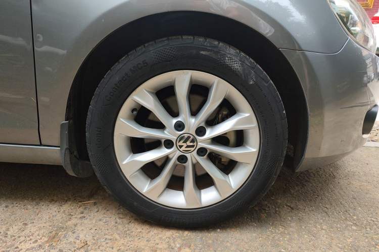 Used Volkswagen Golf 2011 1.4 TSI Automatic Comfort Model Right Front Wheel Hub