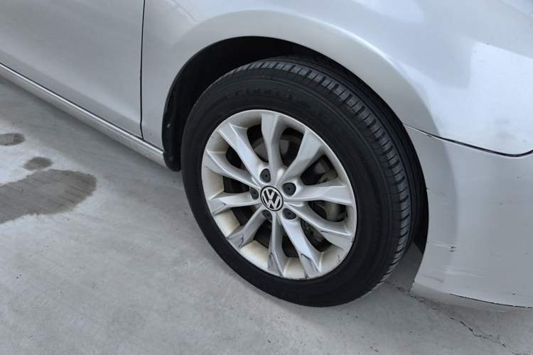 Used Volkswagen Golf 2011 1.4 TSI Automatic Comfort Model Right Front Wheel Hub