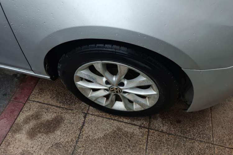 Used Volkswagen Golf 2011 1.6 Manual Comfort Model Right Front Wheel Hub
