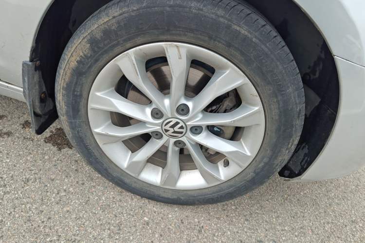 Used Volkswagen Golf 2011 1.4 TSI Automatic Comfort Model Right Front Wheel Hub