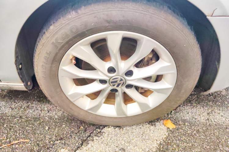 Used Volkswagen Golf 2011 1.4 TSI Manual Comfort Edition Right Front Wheel Hub