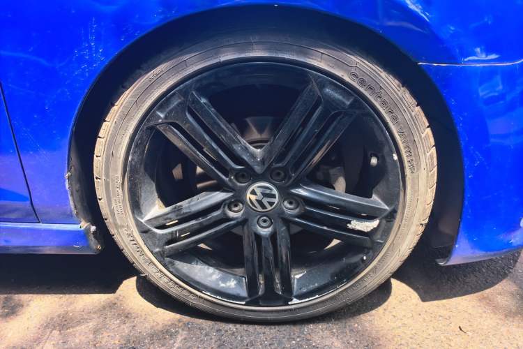 Used Volkswagen Golf 2011 1.6 Manual Fashion Edition Right Front Wheel Hub