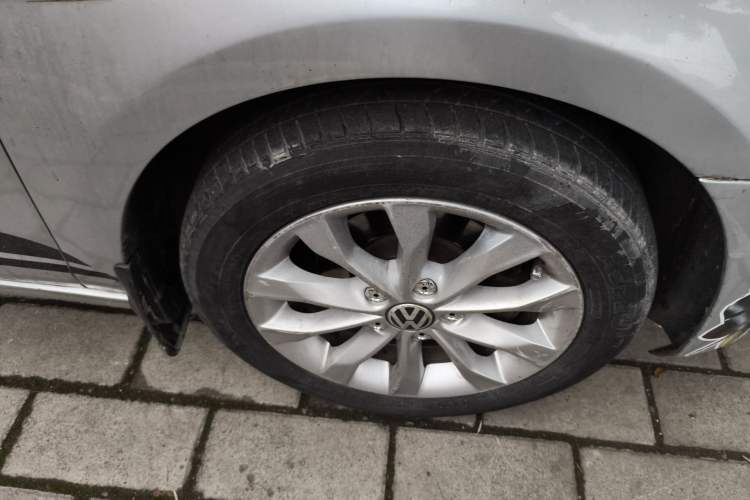 Used Volkswagen Golf 2011 1.6 Manual Comfort Model Right Front Wheel Hub