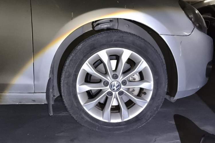 Used Volkswagen Golf 2011 1.4 TSI Automatic Comfort Model Right Front Wheel Hub