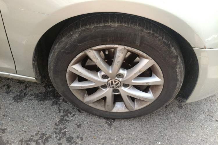 Used Volkswagen Golf 2011 1.4 TSI Luxury Touring Edition Right Front Wheel Hub