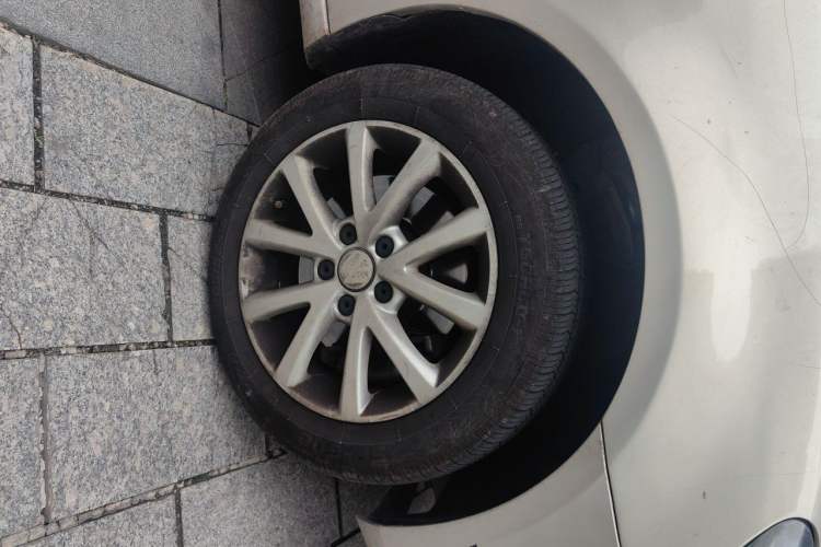 Used Volkswagen Golf 2011 1.4 TSI Comfort Travel Edition Right Front Wheel Hub