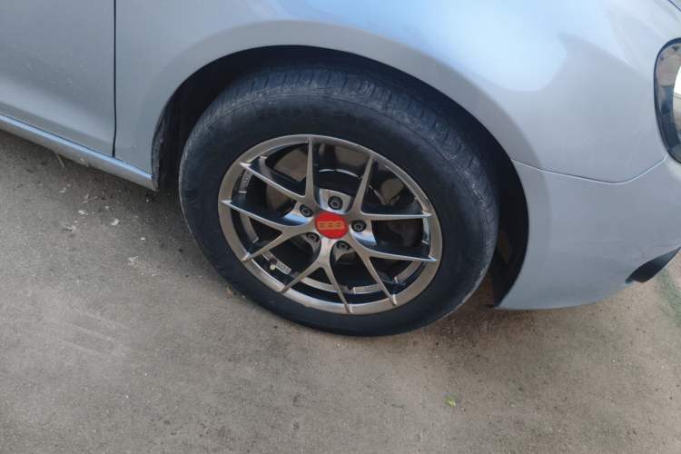 Used Volkswagen Golf 2011 1.4 TSI Comfort Travel Edition Right Front Wheel Hub