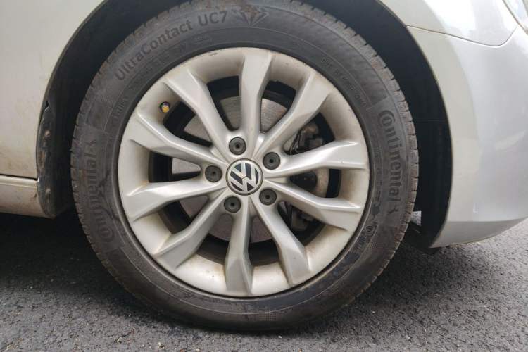 Used Volkswagen Golf 2011 1.4 TSI Automatic Comfort Model Right Front Wheel Hub