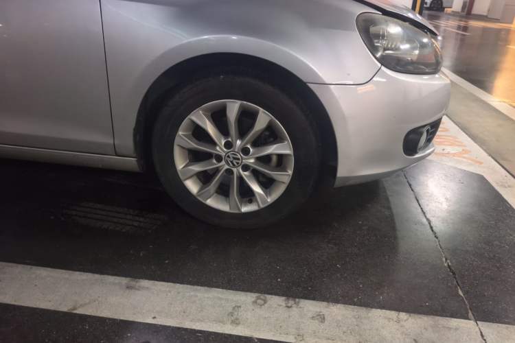 Used Volkswagen Golf 2011 1.4 TSI Automatic Comfort Model Right Front Wheel Hub
