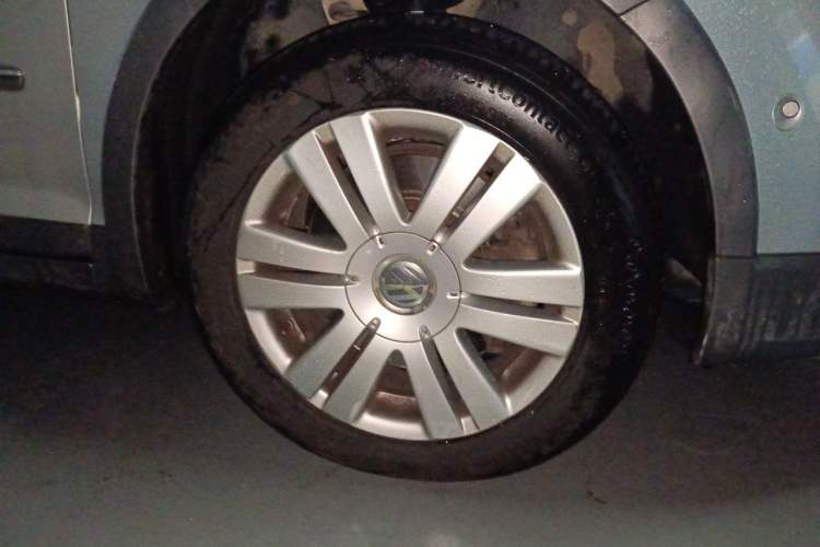 Used Volkswagen Golf 2011 1.4TSI Cross Golf Right Front Wheel Hub