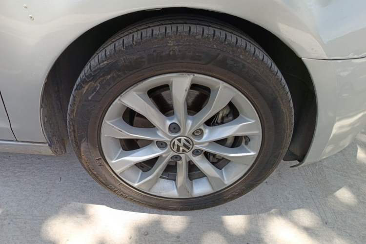 Used Volkswagen Golf 2011 1.4 TSI Automatic Comfort Model Right Front Wheel Hub