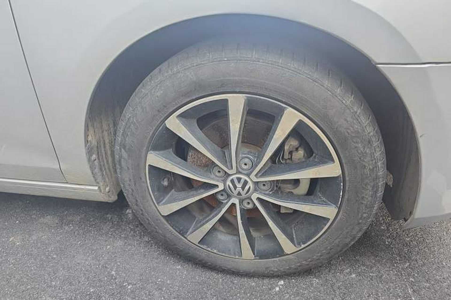 Used Volkswagen Golf 2011 1.4 TSI Automatic Luxury Edition Right Front Wheel Hub