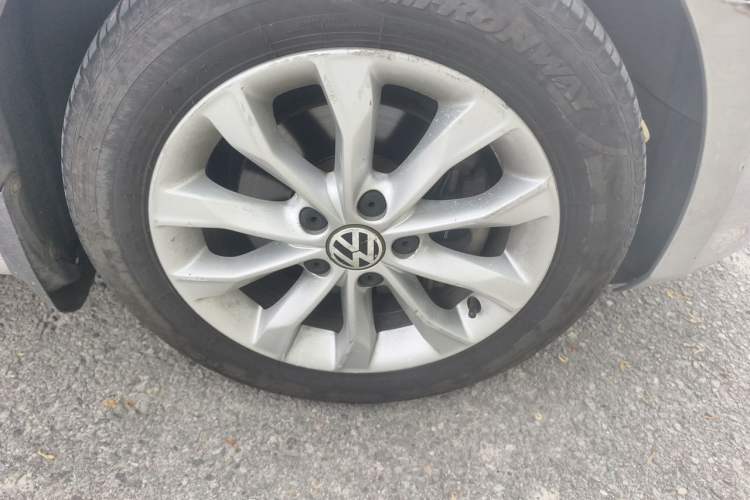 Used Volkswagen Golf 2011 1.4 TSI Automatic Comfort Model Right Front Wheel Hub