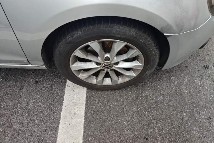 Used Volkswagen Golf 2011 1.6L Automatic Comfort Model Right Front Wheel Hub
